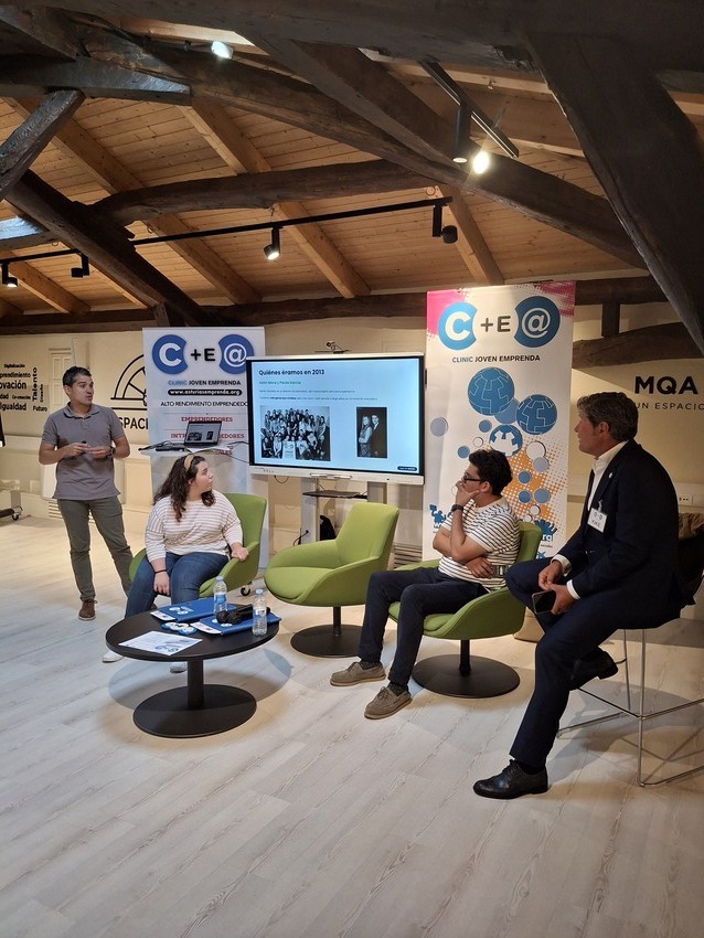 Clinic Joven emprenda Cliniqueros