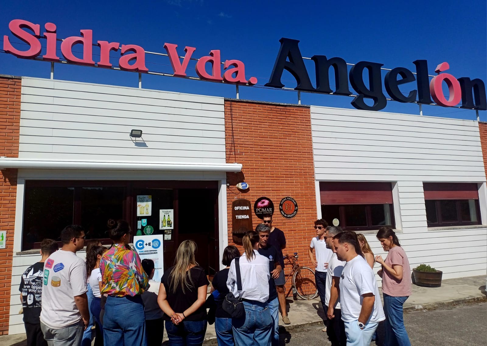 Clinic Joven emprenda Visita Viuda Angelón