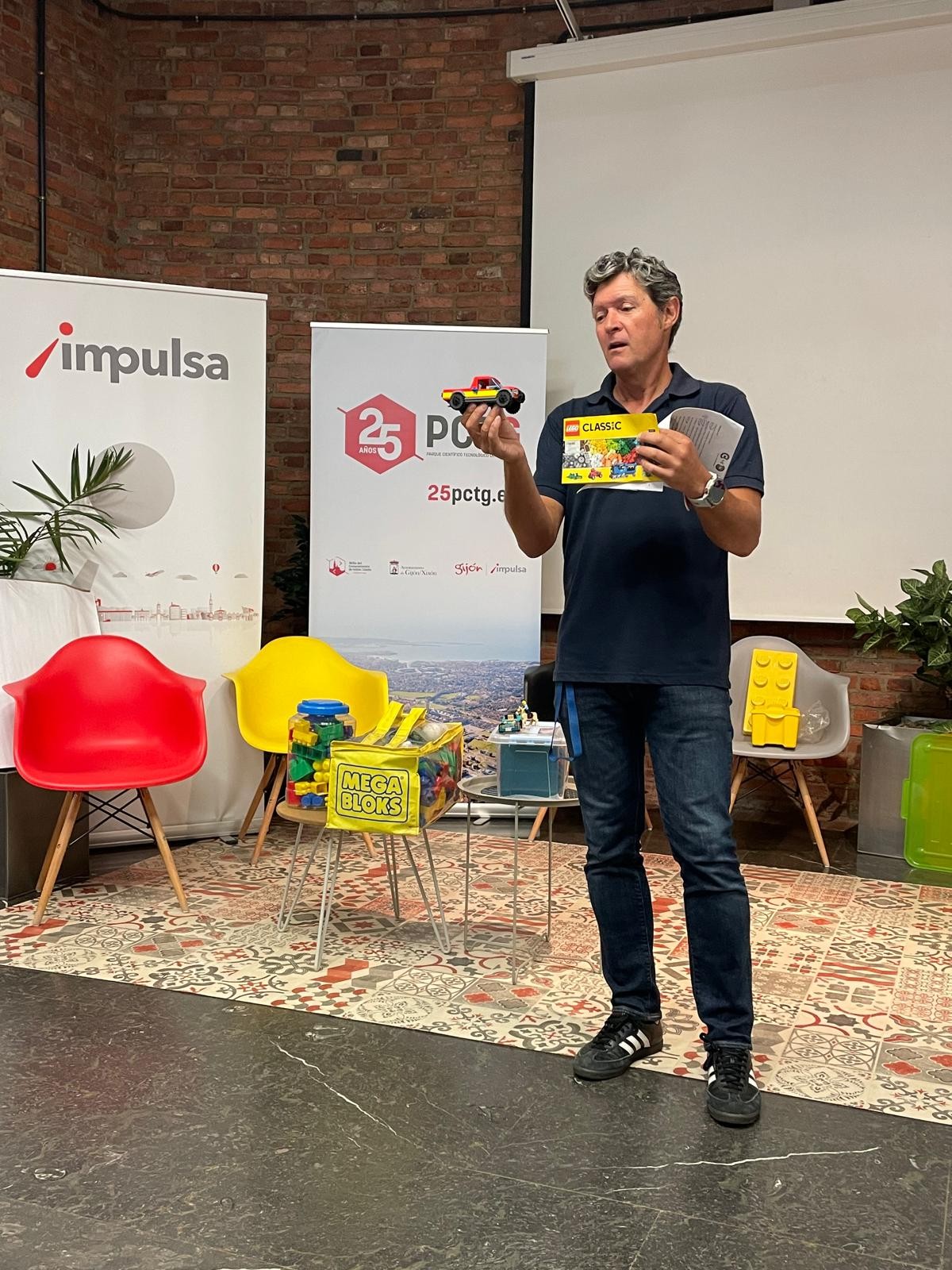 Asturias joven emprenda Lego