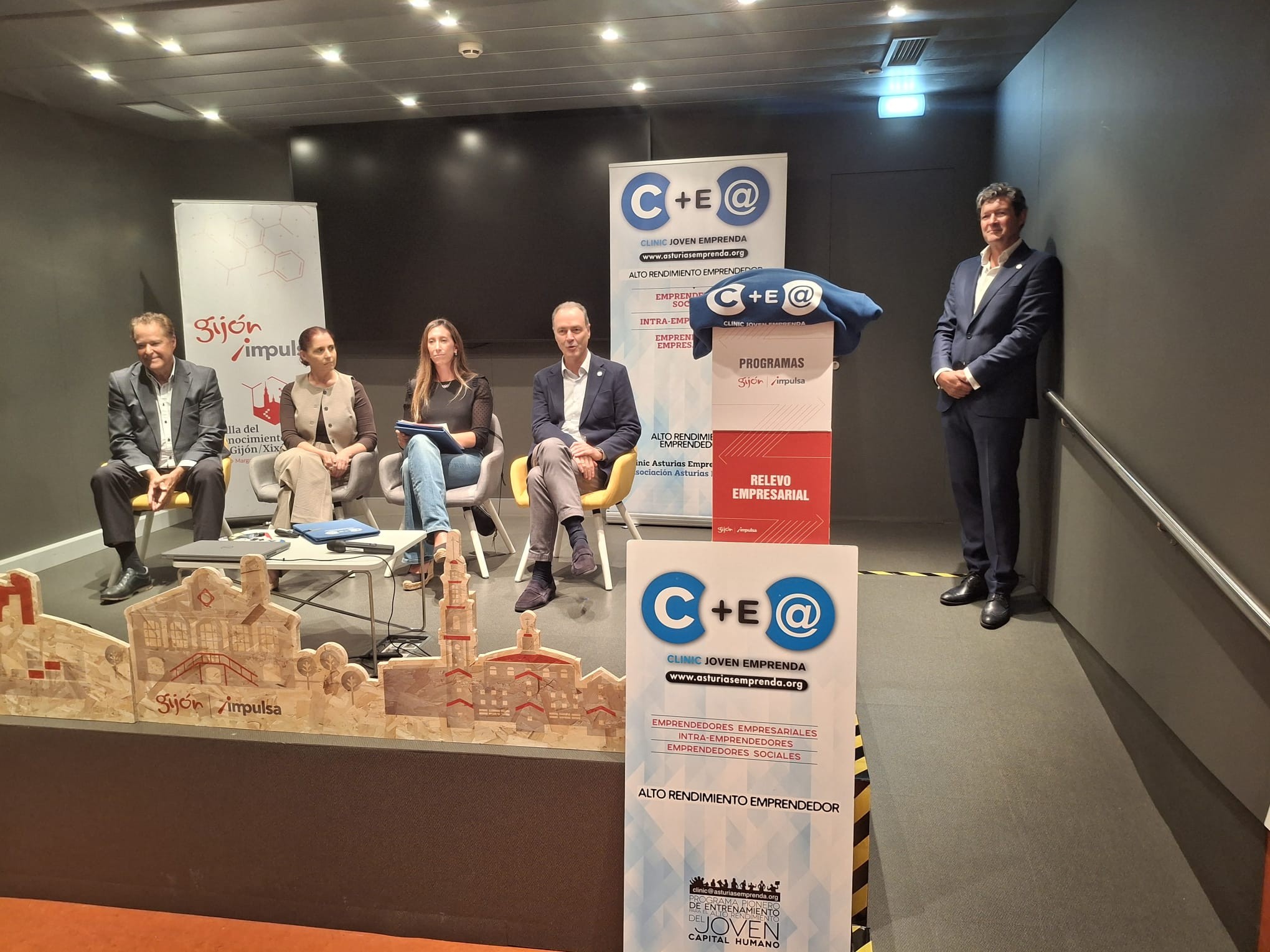 Clinic Joven emprenda Clausura