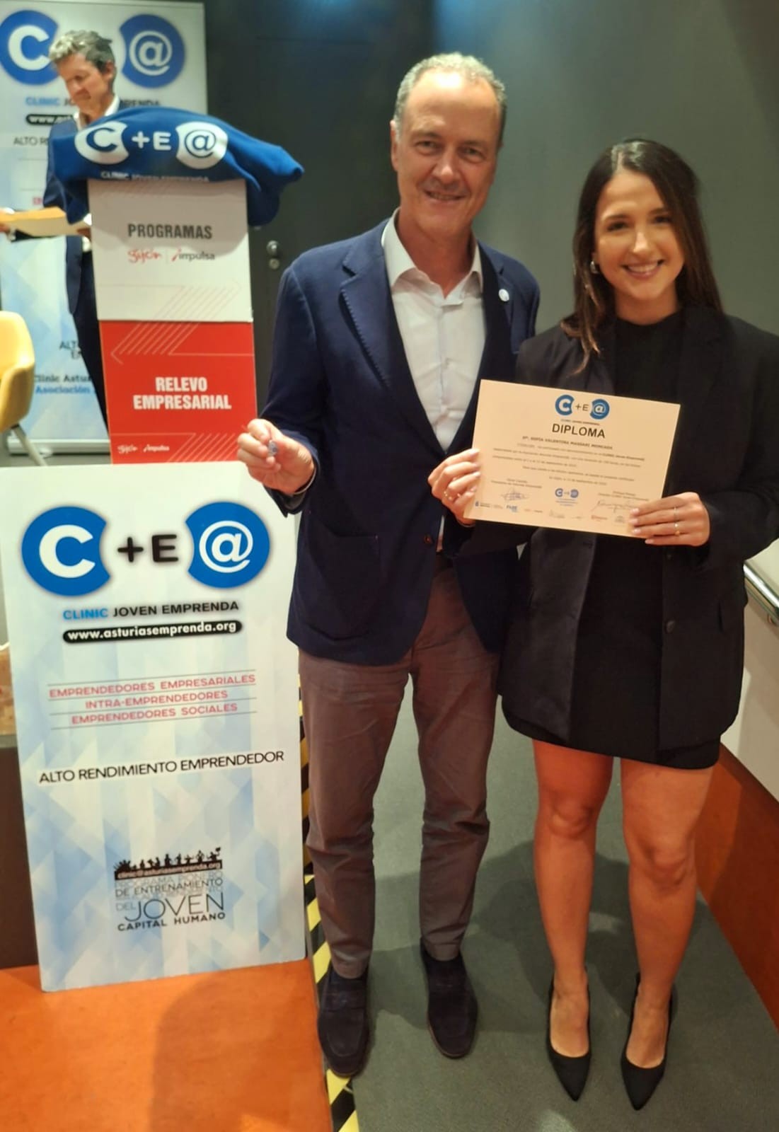 Clinic Joven emprenda Diplomas